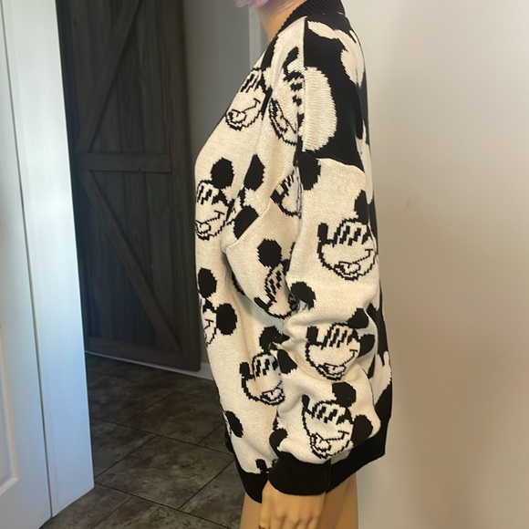 Vintage 90’s Micky Mouse Black & White Cardigan Made in USA 🇺🇸 - Picture 3 of 11
